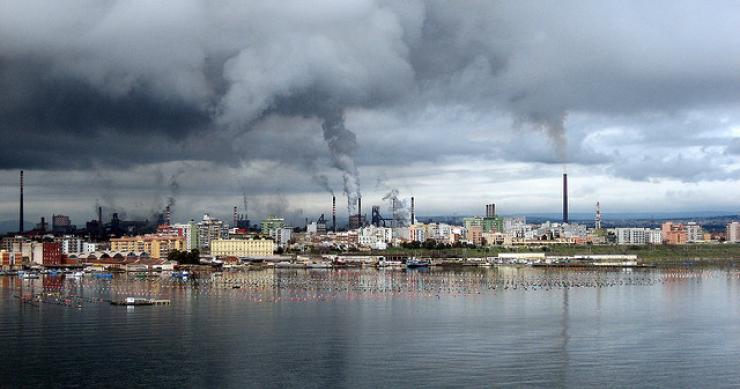 Lavoro contro salute: l'ilva deve spegnere gli altiforni (video)