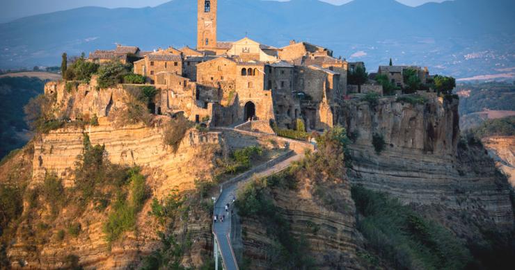 Hotel speciali: nuotare tra le rocce vulcaniche del borgo medievale di bagnoreggio