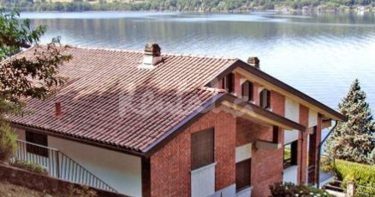 Casa del week end: villa con giardino sulle rive del lago d'orta (fotogallery)