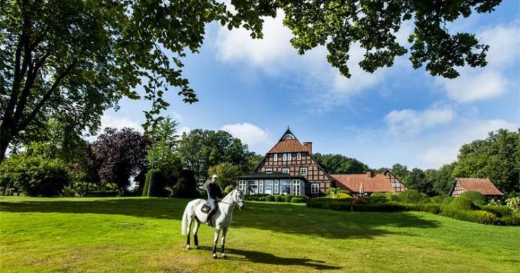 syke, germania Case da sogno: un lussuoso cottage con scuderia nel verde di un villaggio tedesco (fotogallery)