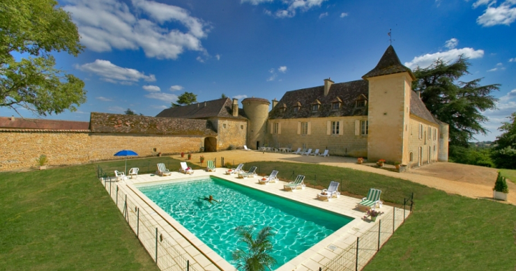 Un castello da favola tra i pittoreschi paesaggi della dordogna, francia (fotogallery)
