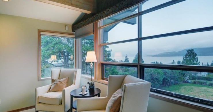 Casa da sogno: trasparenze acquatiche tra i boschi del canada (fotogallery)