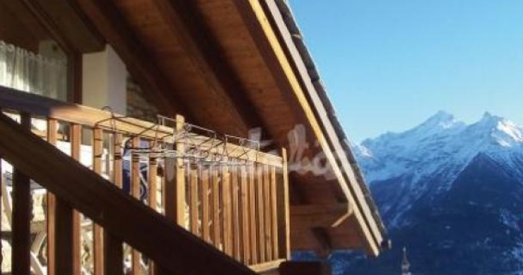 Casa del weekend: un'accogliente mansarda con vista sulle montagne di Aosta (fotogallery)