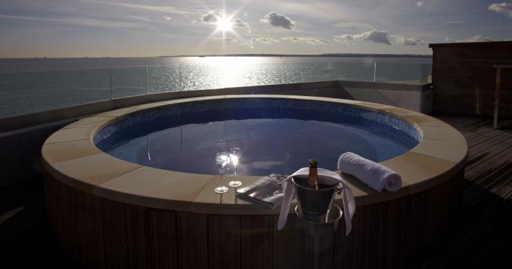 Hotel da sogno: un'antica fortezza militare circondata dal mare in inghilterra (fotogallery)