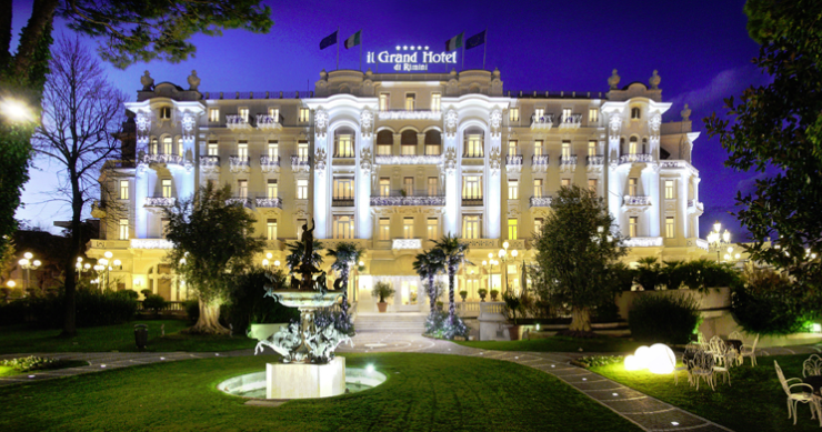 La magia e l'eleganza di fellini nel grand hotel Rimini immortalato in amarcord (fotogallery e video)