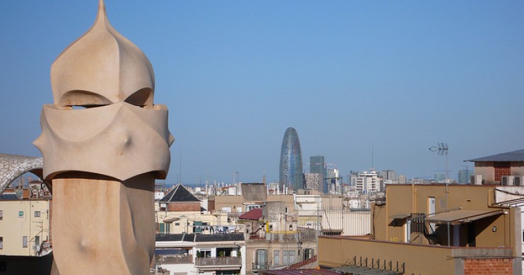 una veduta di barcellona. foto: cebete (flickr.com cc) Dalla Francia a Barcellona, maggiori tasse sulle case sfitte