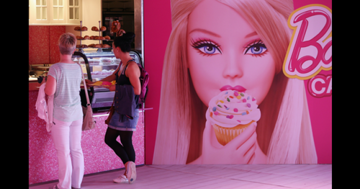 Barbie apre le porte della sua nuova casa a berlino