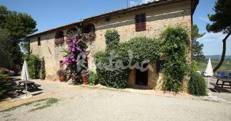 Case del week end: una fattoria a Siena sulle colline del Chianti (fotogallery)