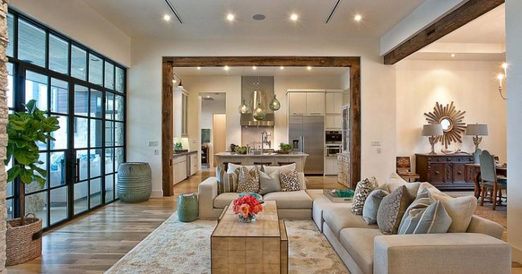 La trasformazione di una villa noiosa in una casa da sogno aperta tra le montagne (fotogallery)