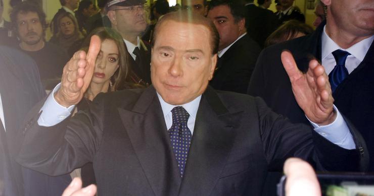 Berlusconi: braccio di ferro con merkel o fuori da questo euro