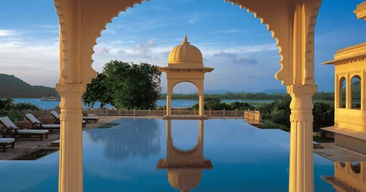 Cupole, affreschi e un lago di pace: è in india l'hotel della serenità (fotogallery)