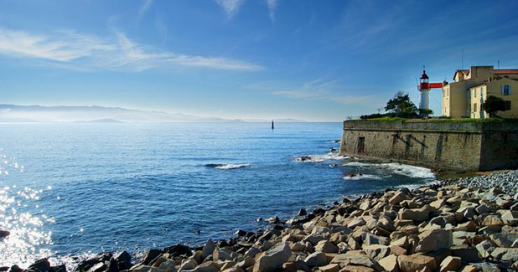 Corsica: contro la speculazione edilizia vendiamo solo ai residenti