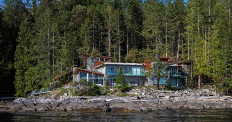 Una casa "bucolica" sulle rive di un lago in canada (fotogallery)