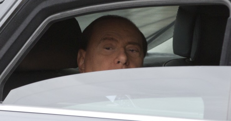 Presunte minacce mafiose e una villa comprata a dell'utri sul cammino di berlusconi (video)