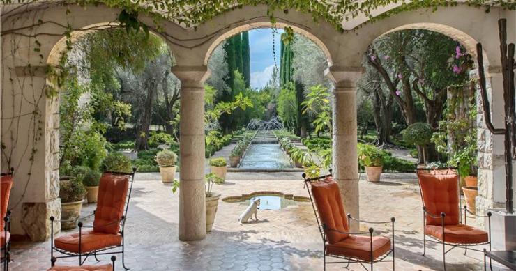 Un affascinante incrocio tra rustico e classico in una villa della provenza (fotogallery)