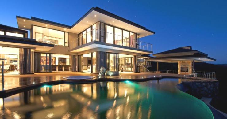 Una villa con piscina sull'infinito per dimenticare il mal d'africa (fotogallery)