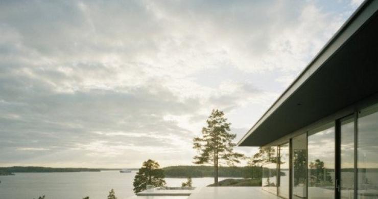 Un'elegante villa minimalista a picco su una scogliera in svezia (fotogallery)