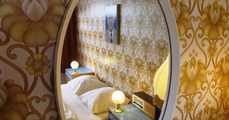 Soggiornare in hotel e sentirsi una spia della "stasi" dall'altra parte della cortina di ferro