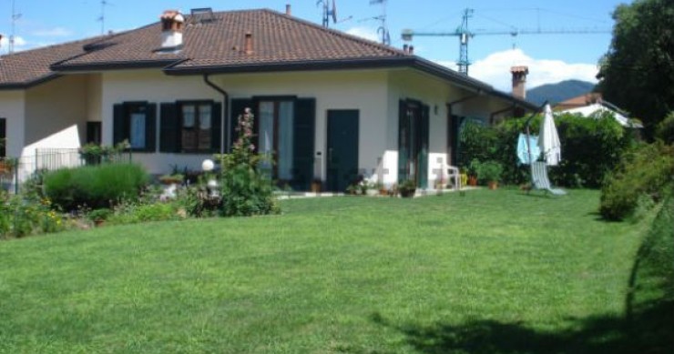 Come sfruttare al massimo le potenzialità di un immobile, ecco la nuova vita di una villa con giardino (fotogallery)