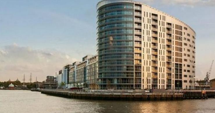 Le ultime da londra? il 2x1 immobiliare: se compri casa nella capitale ti regalano un appartamento sulla spiaggia