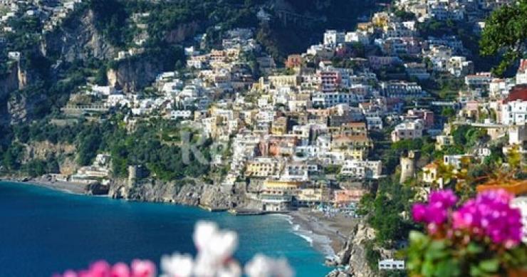 Nell'incantevole e romantica positano una villa con vista sul mare (fotogallery)