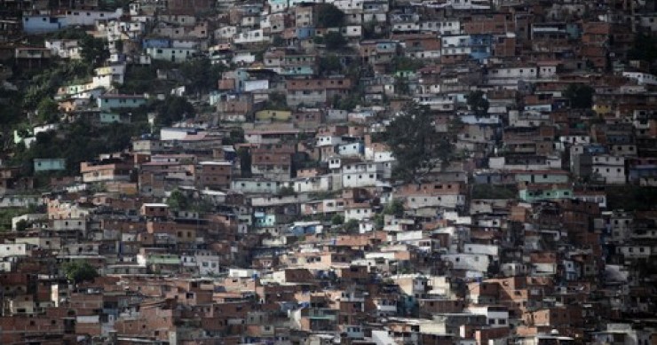 Il venezuela ricicla le auto abbandonate e le trasforma in abitazioni