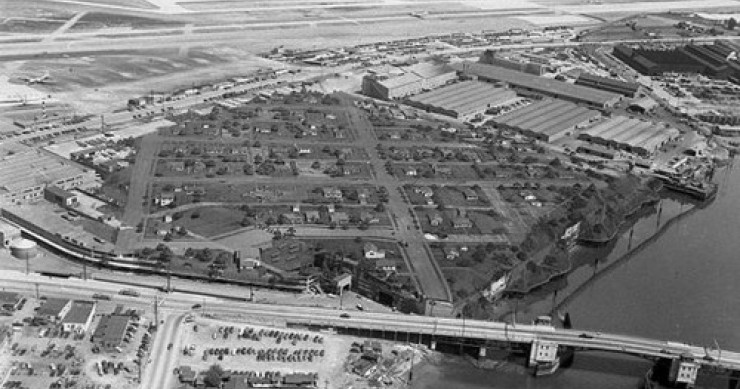 Il falso quartiere che serviva a nascondere la fabbrica di aerei grazie alla quale gli usa hanno vinto la seconda guerra mondiale (foto)