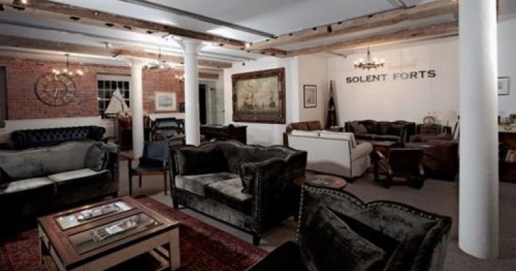 Vacanze di lusso in una fortezza sul mare da mille euro a notte (foto)