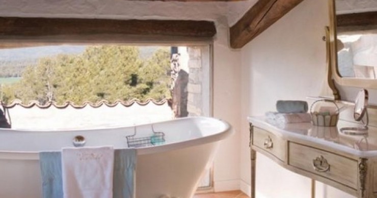 Un viaggio indietro nel tempo al xv secolo senza spostarsi da barcellona (foto)