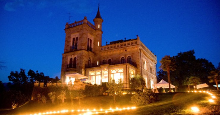 Confiscato a un boss, adesso è gestito dalla moglie: è un castello da favola sul lago d'orta (fotogallery)