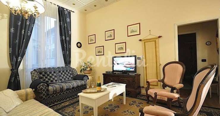 Nel cuore di Firenze un elegante e confortevole appartamento per 8 persone (fotogallery)