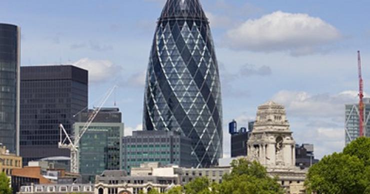 Venduto "the gherkin" a londra, il grattacielo ora parla brasiliano