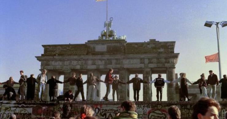 25 anni dopo la caduta del muro di berlino: ecco come è cambiata la capitale tedesca (fotogallery)