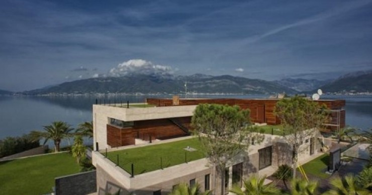 Vacanza sui balcani, una lussuosa villa turistica sulla costa del montenegro (fotogallery)