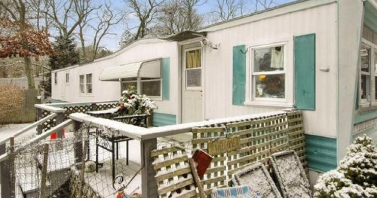 La follia di vivere dove i newyorkesi benestanti trascorrono le proprie vacanze: ecco la casa mobile in vendita a un milione di dollari (fotogallery)