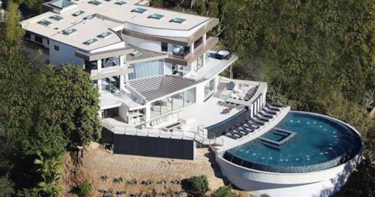 Vivere in una mega villa con la magica città di Los Angeles ai piedi 