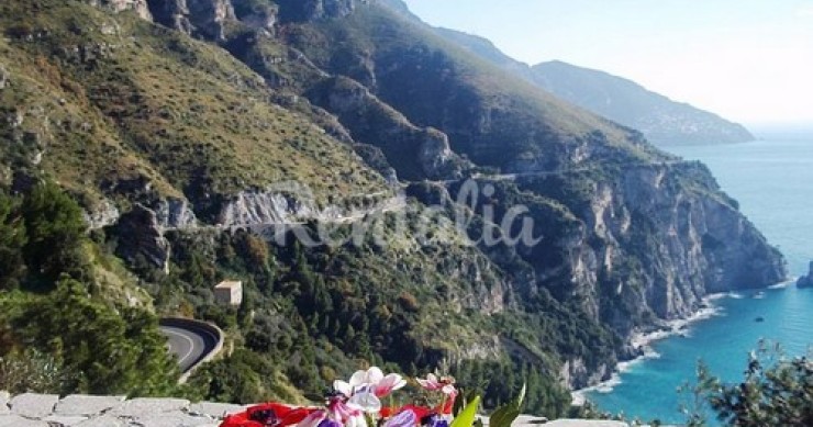 Una deliziosa villa a Positano, perla della Costiera Amalfitana (fotogallery)