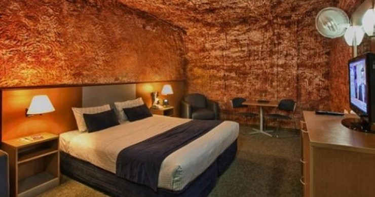 Non adatto ai claustrofobici: ecco l’unico hotel sotterraneo di lusso presente nel mondo (fotogallery)