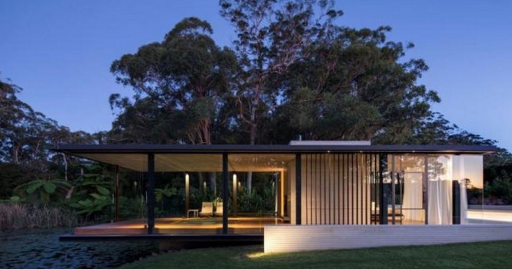 In Australia una casa minimalista in legno e vetro progettata da un architetto per i genitori (Fotogallery)