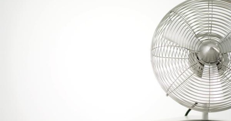 Come sopravvivere al caldo afoso senza accendere l'aria condizionata