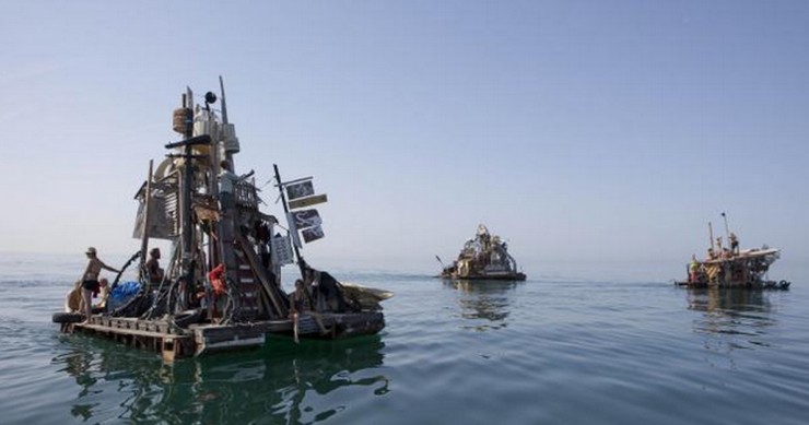 La “Waterworld” del mondo reale: la città galleggiante realizzata con materiale riciclato (Fotogallery)