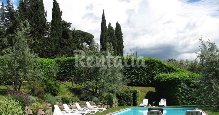Nel cuore del Chianti, in Toscana, una villa con piscina (Fotogallery)