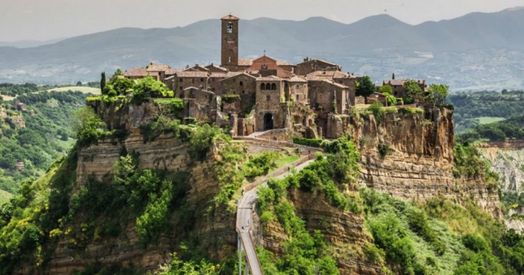 Civita di Bagnoregio, una passeggiata attraverso la “città che muore” (Fotogallery)