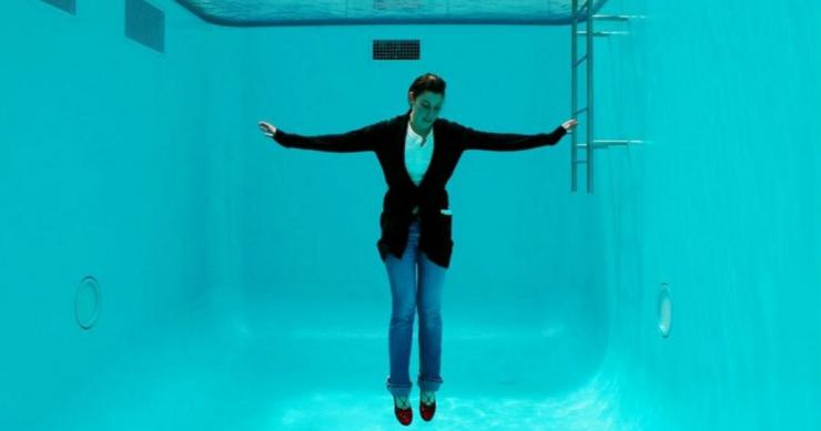 La piscina che produce lo spettacolare effetto ottico