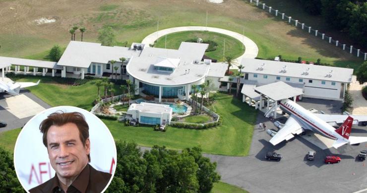 Pista di atterraggio, 5 aerei e piscina: questa è la casa di John Travolta in Florida