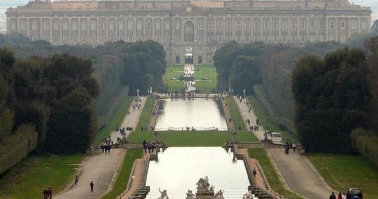 Reggia di Caserta, scoppia lo scandalo affitti. Alloggi a 3 euro al mese