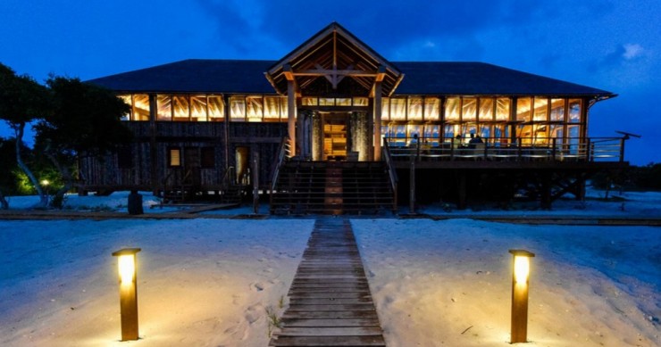 Una “capanna” di lusso sulla spiaggia della paradisiaca isola di Barbuda (Fotogallery)