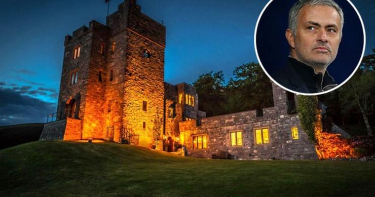 Jose Mourinho vuole vivere in un castello (Fotogallery)