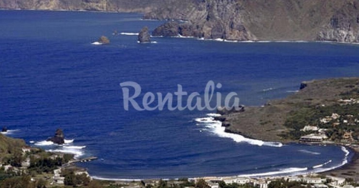 Un magico soggiorno in villa a Lipari (Fotogallery)