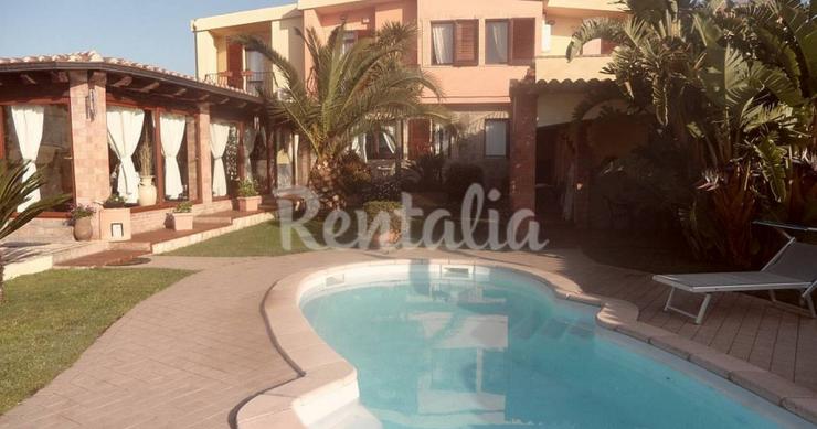 Una villa riservata e indipendente in Sardegna a Quartu Sant’Elena (Fotogallery)